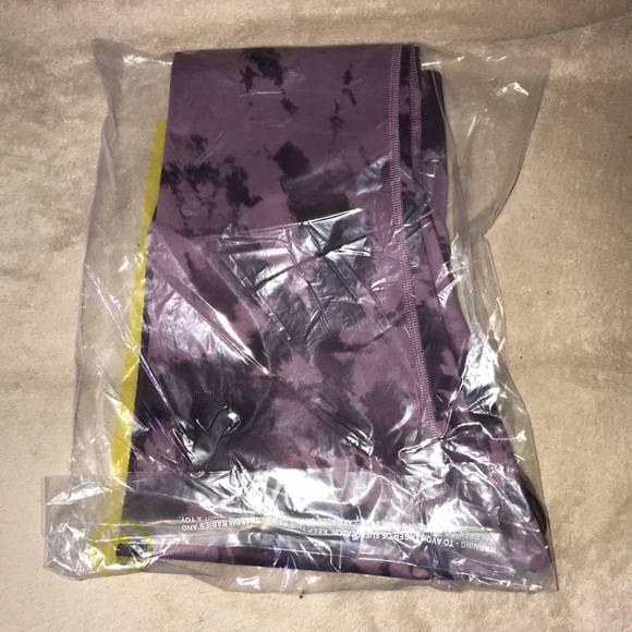 Balance Collection Wild Plum Tie Dye Storm leggings Medium New in packaging - Picture 6 of 6